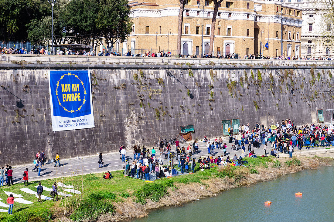 Tevere-demonstration-Castel-St-Angelo