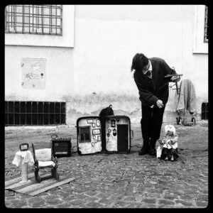 Puppeteer and marionette in Piazza Sta Maria de Trastevere, Rome