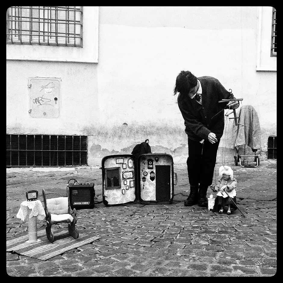 Puppeteer and marionette in Piazza Sta Maria de Trastevere, Rome